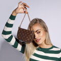 Dámska monogramová kožená mini kabelka Wittchen s retiazkou 34-3-002-4B