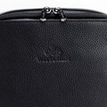 Pánska kožená crossbody taška so zrnitou textúrou čierna 29-4U-309-1