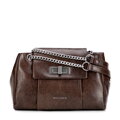Hnedá crossbody kabelka z imitácie kože s retiazkou a kovovou sponou 101-4Y-410-4