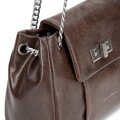 Hnedá crossbody kabelka z imitácie kože s retiazkou a kovovou sponou 101-4Y-410-4