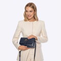 Tmavomodrá crossbody kabelka z prírodnej kože s klopou 101-4E-601-7