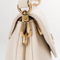 Dámska crossbody kabelka z prírodnej kože – klasická elegancia 101-4E-610-0