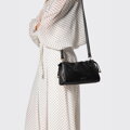 Čierna crossbody kabelka z imitácie kože so šnúrkami 102-4Y-407-1