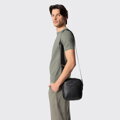 Pánska kožená crossbody taška so zrnitou textúrou čierna 29-4U-307-1