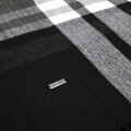 Károvaný šál so strapcami 33 × 190 cm Wittchen – čierno-sivá