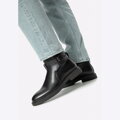 Pánske kožené členkové topánky s prackou čierne 99-M-511-1