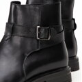 Pánske kožené členkové topánky s prackou čierne 99-M-511-1
