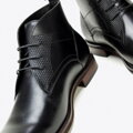 Pánske členkové kožené topánky s geometrickými vložkami čierne 99-M-502-1