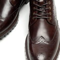 Pánske kožené členkové topánky s perforáciou – elegancia a pohodlie na každý deň