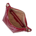 Dámska crossbody kabelka z eko kože s retiazkovým popruhom a detailmi zlatej farby 93-4Y-411-3