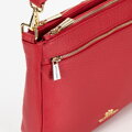 Kožená dámska crossbody kabelka so širokým popruhom červená 99-4E-014-3