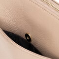 Dámska kožená crossbody kabelka – nadčasová elegancia v kompaktnej forme 101-4E-609-9G