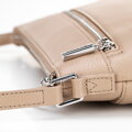Dámska kožená crossbody kabelka – nadčasová elegancia v kompaktnej forme 101-4E-609-9S