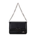 Kožená kabelka crossbody s retiazkou čierno-strieborná 100-4E-206-1S