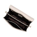 Kožená kabelka crossbody s retiazkou krémová 100-4E-206-0