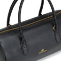 Čierna dámska crossbody kabelka Wittchen z prírodnej kože s retiazkovým detailom