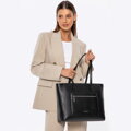 Kožená kabelka shopper s vreckami na prednej strane čierna so strieborným logom 100-4E-620-1S