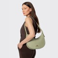 Kožená kabelka typu bagetka pistáciová 100-4E-210-Z
