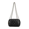 Dámska kožená crossbody kabelka na retiazke malinová 99-4E-305-33