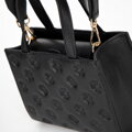 Kožená crossbody kabelka s razením čierna 99-4E-303-1