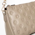 Kožená crossbody kabelka s razením strieborná 99-4E-307-S