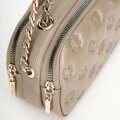 Dámska kožená crossbody kabelka na retiazke strieborná 99-4E-305-S