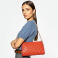 Kožená crossbody kabelka s razením zlatá 99-4E-307-G