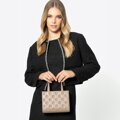 Torebka crossbody ze skóry w tłoczenia beżowa 99-4E-303-8