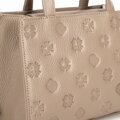 Torebka crossbody ze skóry w tłoczenia beżowa 99-4E-303-8