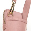 Malá kožená crossbody kabelka ružová so zlatým logom  