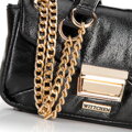 Mini crossbody kabelka z lesklej ekokože, čierna 100-4Y-216-1