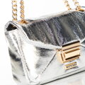 Mini crossbody kabelka z lesklej ekokože, strieborná 100-4Y-216-S