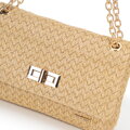 Dámska crossbody z pleteniny s retiazkou béžovo-zlatá