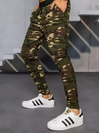 Hnedé pánske maskáčové tepláky.