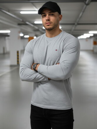 Pánske tričko svetlo-sivej farby.