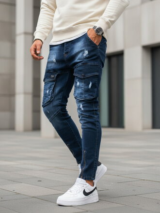 Tmavo-modré štýlové džínsy.