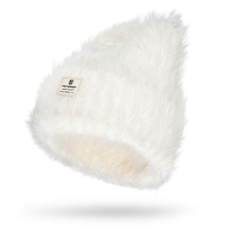 Biela dámska čiapka Beanie s mäkkou kožušinovou textúrou