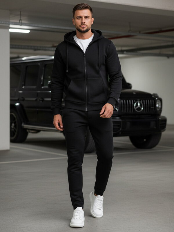 Športová čierna súprava so zapínaním.