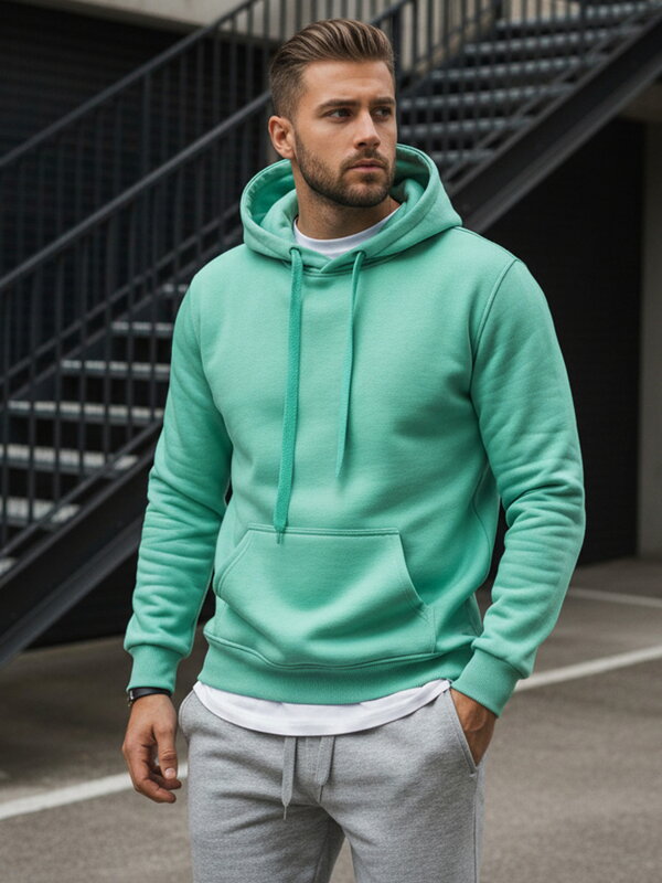 Svetlo-zelená mikina bez potlače.