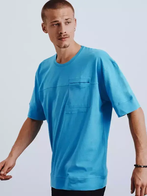 Modré pánske tričko.