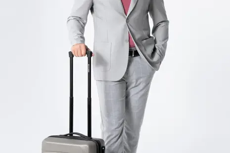 Štýlový a praktický príručný kufor ideálny na cesty lietadlom Elegantný príručný kufor vhodný na palubu lietadla, dostupný v e-shope panskaelegancia.sk